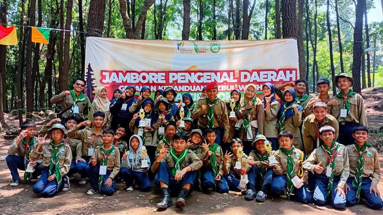 SMP Muhammadiyah 1 Kota Cirebon Raih 8 Piala di Jambore HW 2025