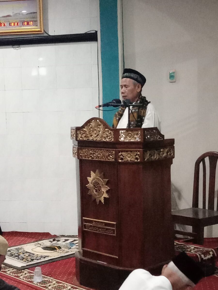 Tarawih Malam ke-29 di Masjid Santun: Dr. H. Muchlis Paparkan Makna Idul Fitri dan Indikator Kemenangan Sejati