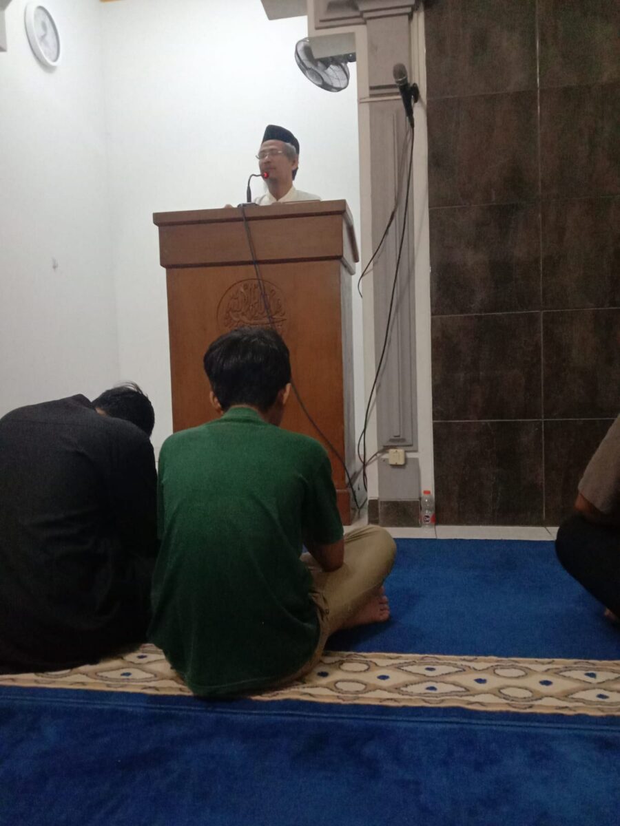 Tarawih Malam ke-30 di Masjid Ad-Dien UMADA: Mudik sebagai Miniatur Kehidupan dan Persiapan Bekal Akhirat