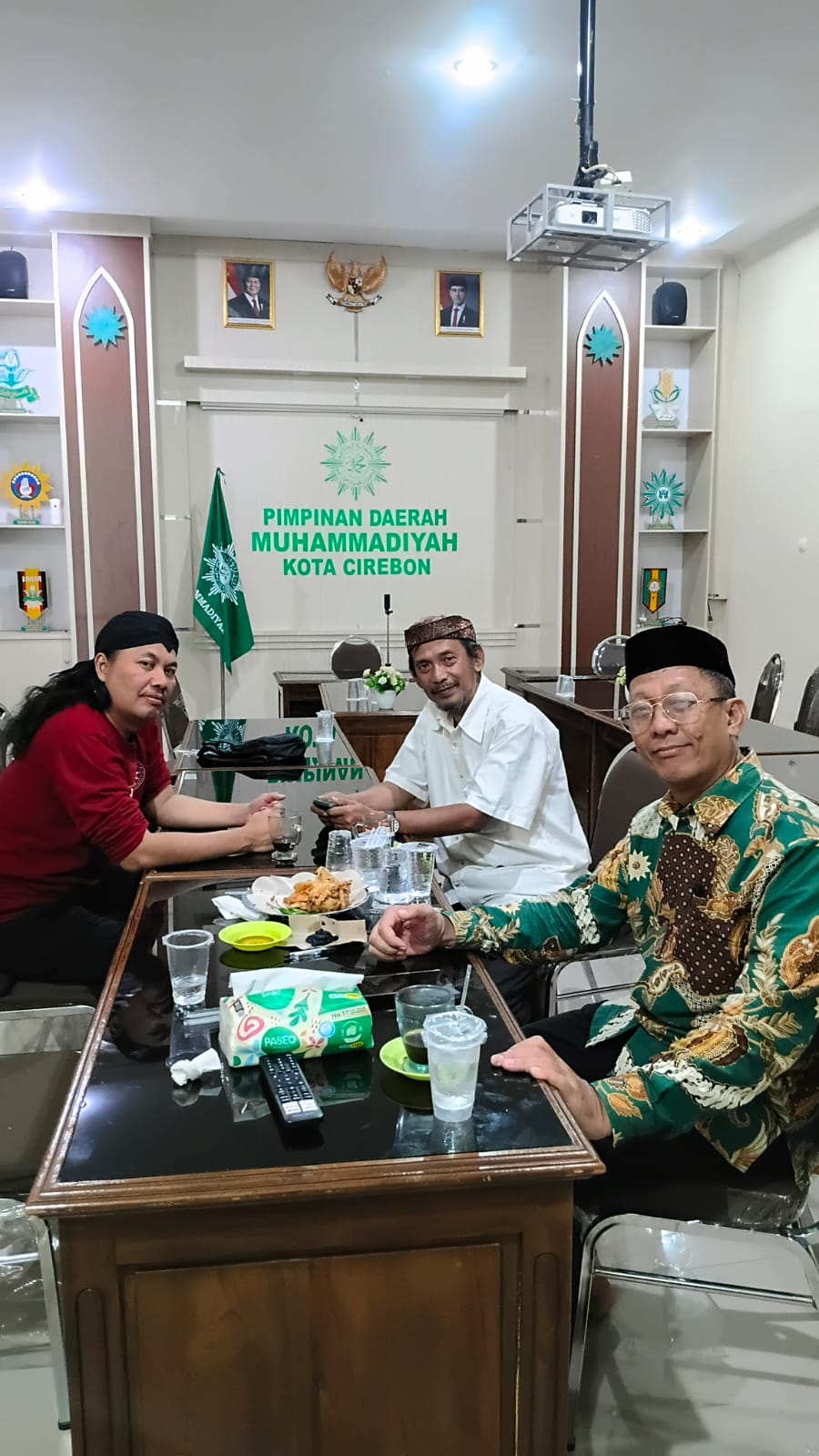 Pimpinan Daerah Muhammadiyah Kota Cirebon Terima Kunjungan Silaturahim Kyai Cepu, Bahas Penguatan Seni dan Budaya