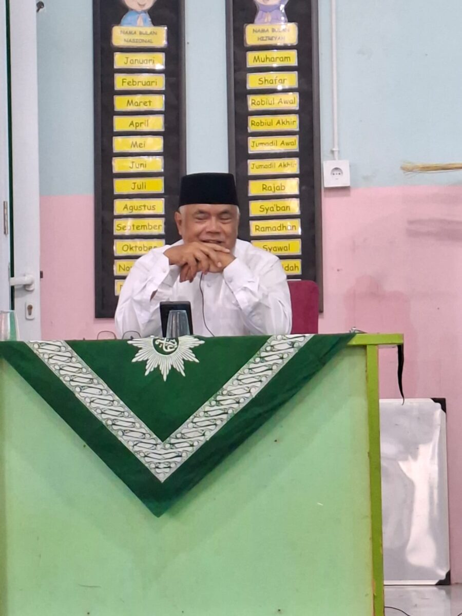 Menggali Hukum Waris Islam: Pengajian Ahad Pagi PCM Kesambi Hadirkan Prof. Dr. Achmad Kholiq, M.Ag.