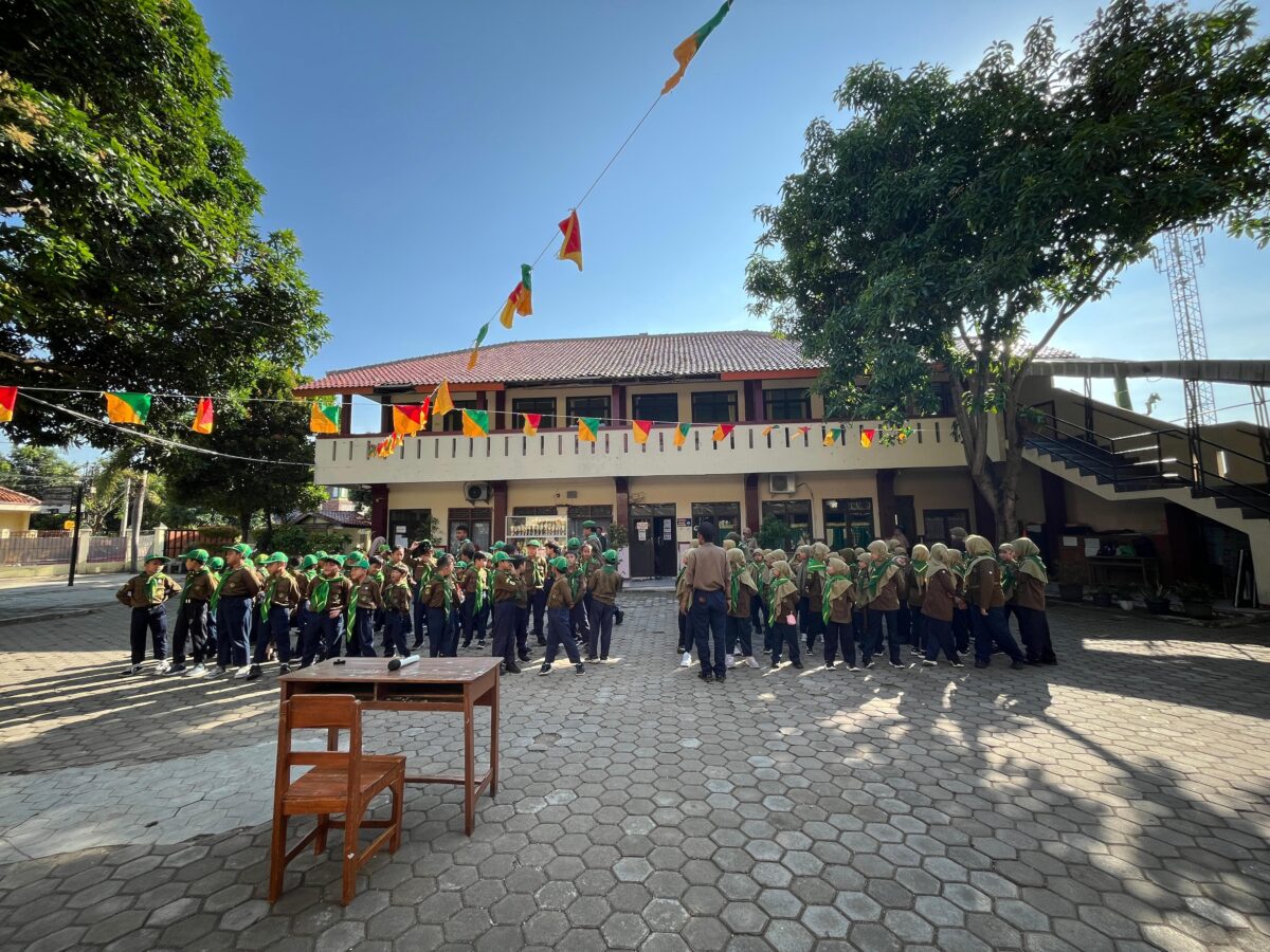 Semangat Kepanduan Islami: SDIT Muhammadiyah Harjamukti Gelar Ektrakurikuler Hizbul Wathan dan Pembagian Seragam