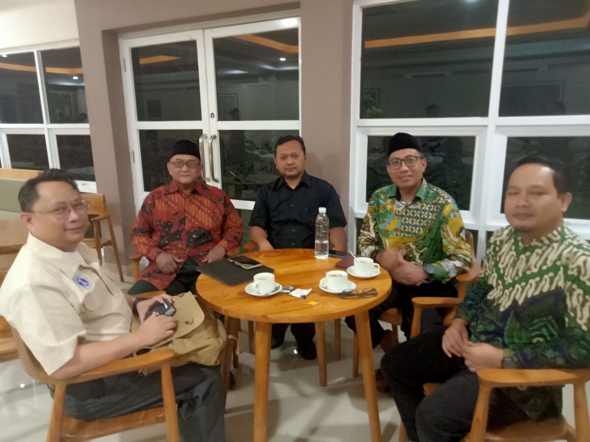Prof. Wahyu Srigutomo Bawa Perspektif Fisika dan Al-Qur’an dalam Pelatihan Reputasi Digital di Cirebon