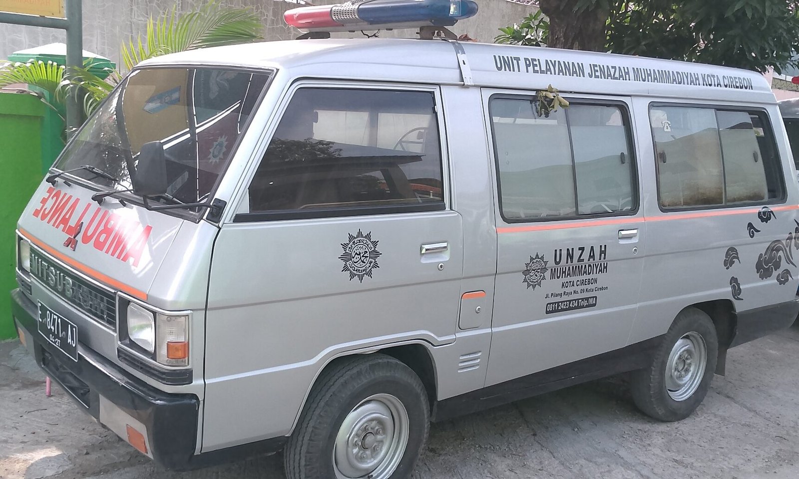 Mobil ambulans perak Unit Pelayanan Jenazah Muhammadiyah Kota Cirebon