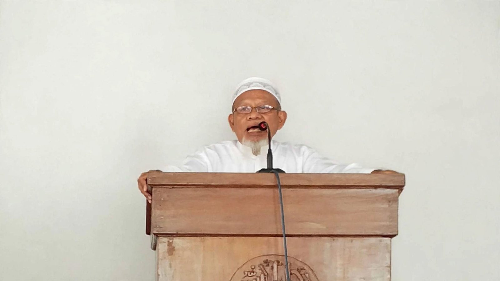 Menyelami Asbabun Nuzul Surat At-Tahrim Ayat 1: Salat Jumat di Masjid Ad-Dien UMMADA Kalitanjung
