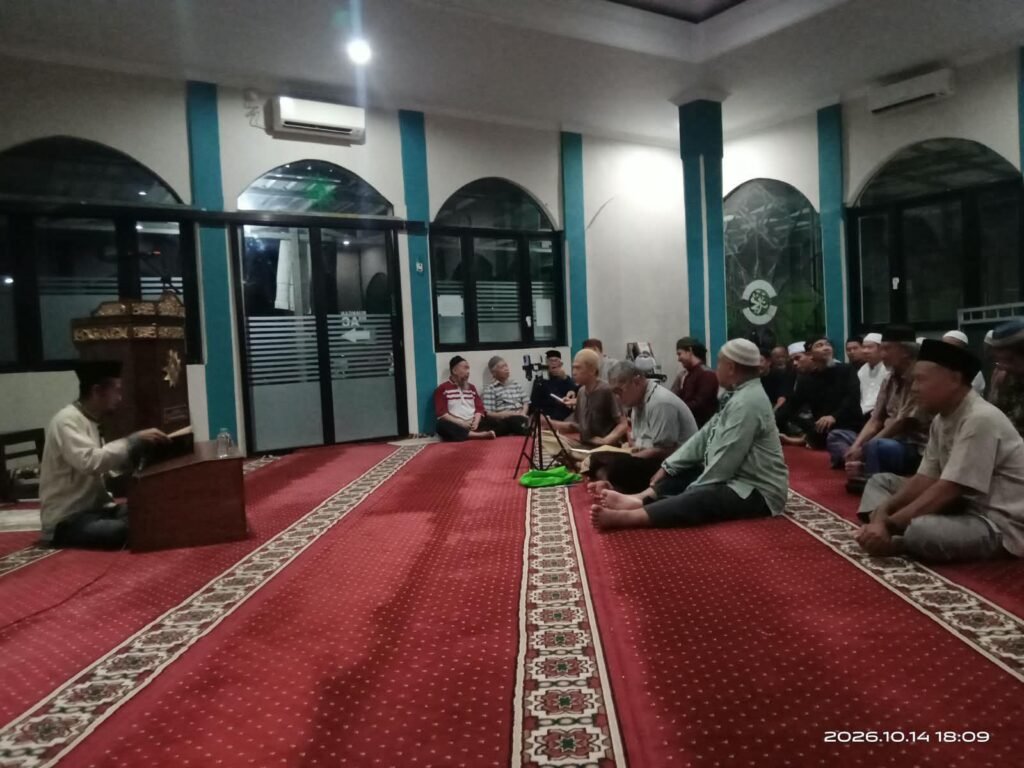 Suasana Pengajian Reboan di Masjid Santun Muhammadiyah dengan penceramah Ustadz Maman Rusman di hadapan para jamaah