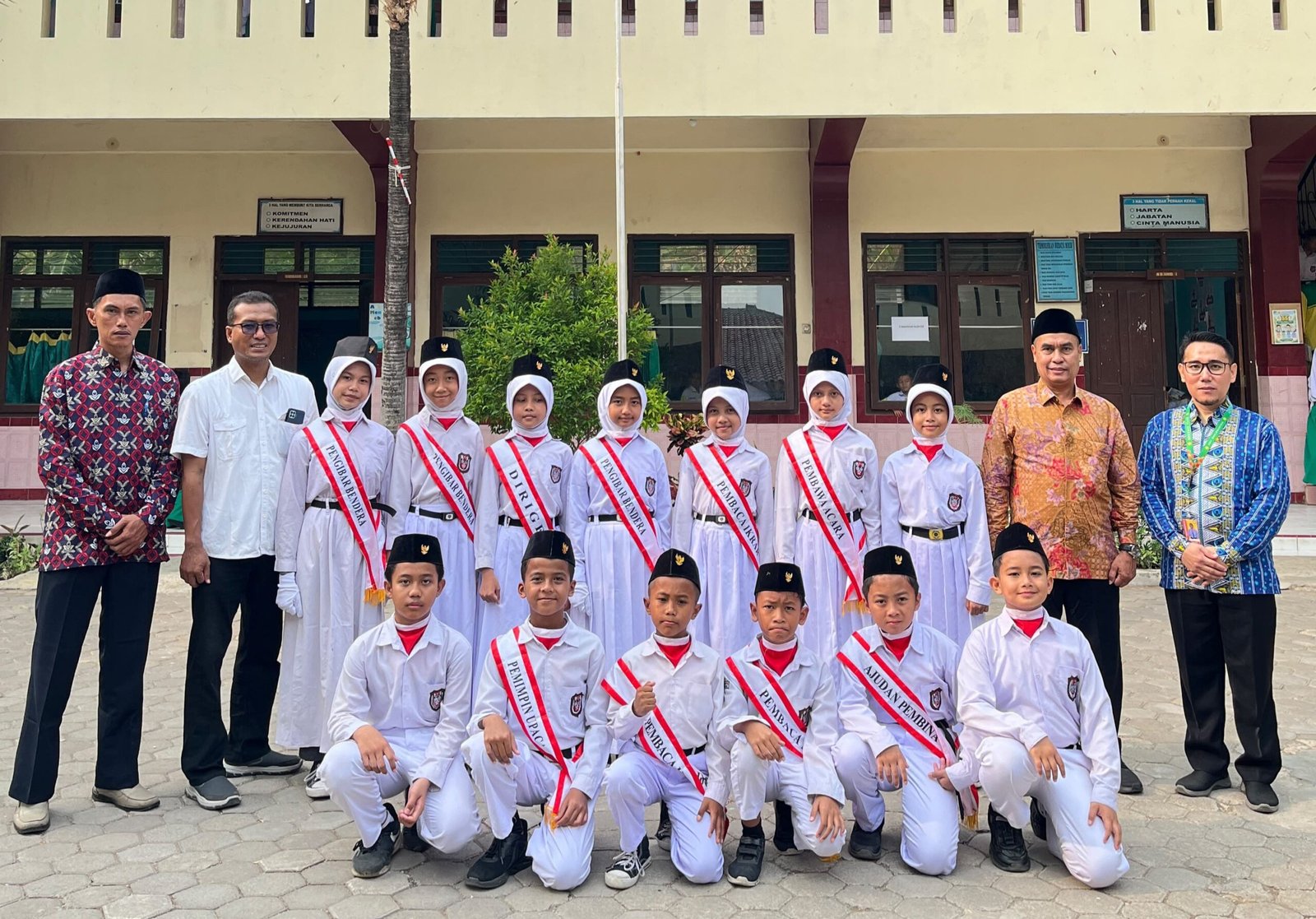 SDIT Muhammadiyah Harjamukti Gelar Upacara Sumpah Pemuda, Tanamkan Nilai Persatuan Sejak Dini